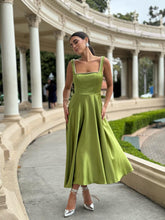 Load image into Gallery viewer, Finlay midi dress
