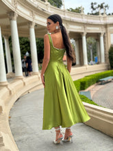 Load image into Gallery viewer, Finlay midi dress
