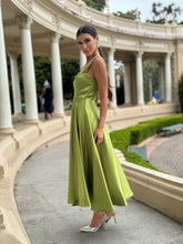 Load image into Gallery viewer, Finlay midi dress
