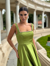 Load image into Gallery viewer, Finlay midi dress
