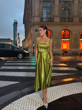 Load image into Gallery viewer, Finlay midi dress
