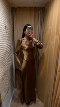 Load image into Gallery viewer, De la Mora Dress
