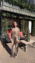 Load image into Gallery viewer, Camello Sweater
