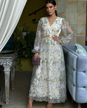 Load image into Gallery viewer, Oseisis Dress
