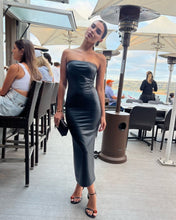 Load image into Gallery viewer, Aphril dress
