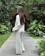 Load image into Gallery viewer, Estrella Off White Set
