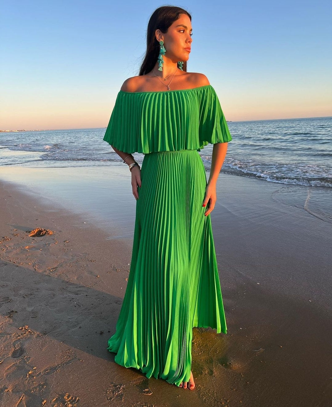 Off Shoulder Emerald Green Dress VELVET CLOTHING CO. Off Shoulder Emerald Green Dress VELVET CLOTHING CO.